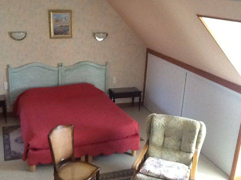 gites-menez-hom-chambre-lit