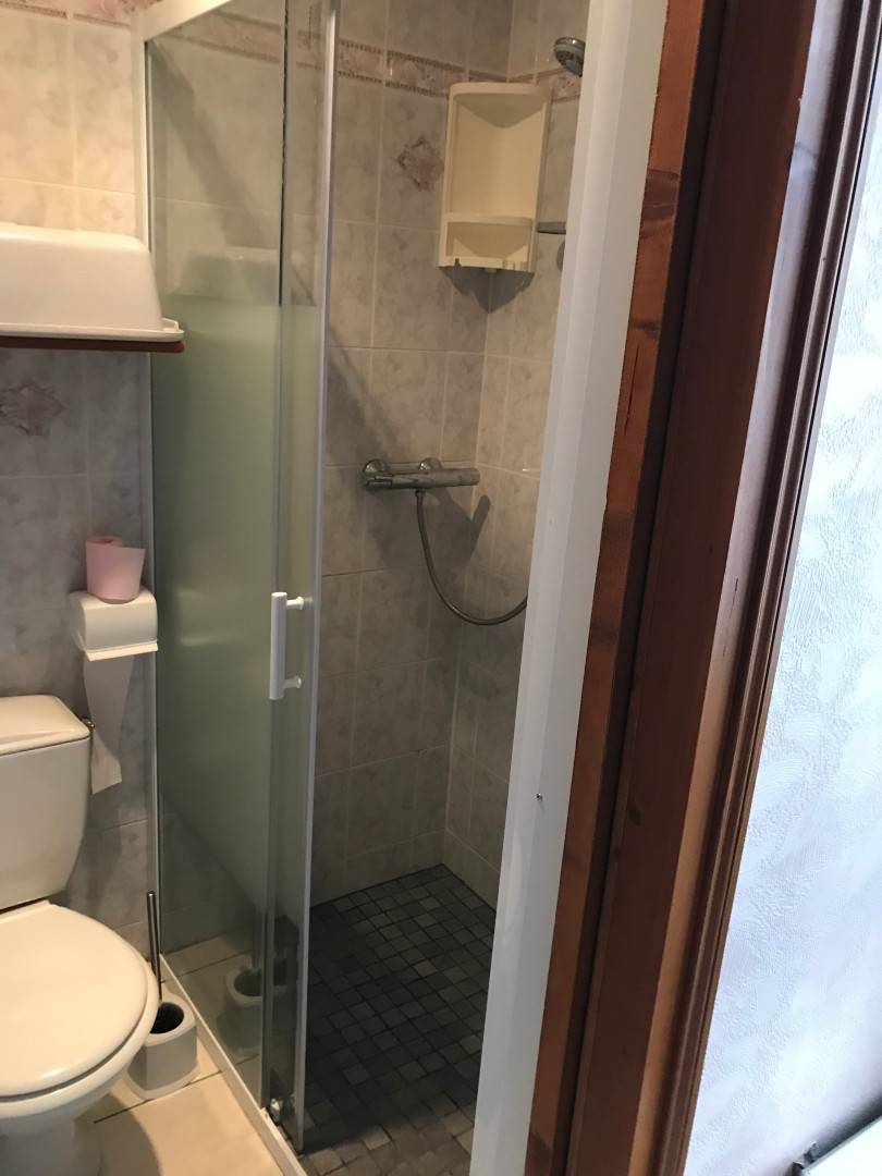 gites-menez-hom-salle-eau-molene