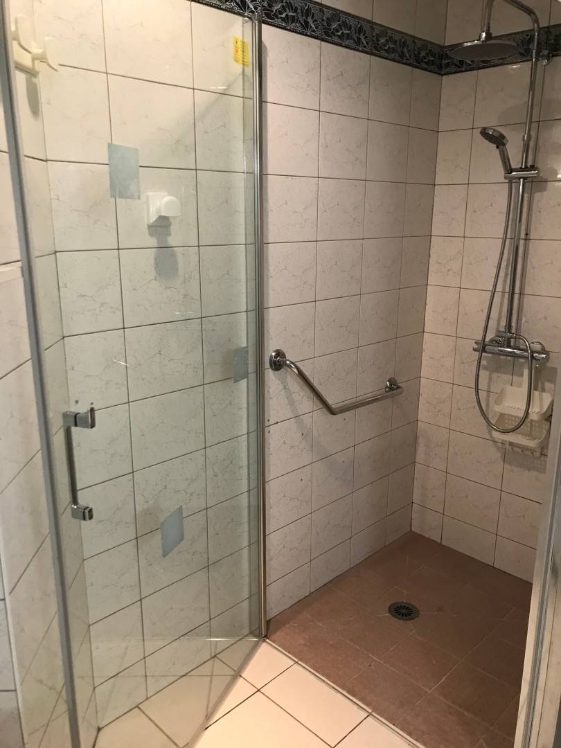 gites-menez-hom-salle-eau-ouessant
